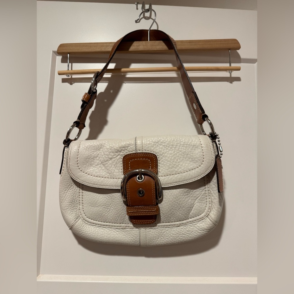 Vintage Coach SoHo Ivory Pebbled Leather Bag in Excellent Condition